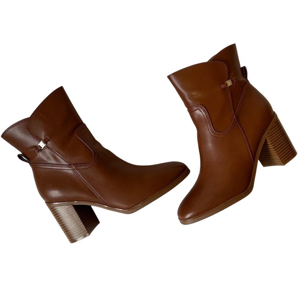 NIB Giani Bernini Olaa booties in color cinnamon. Size 11M.